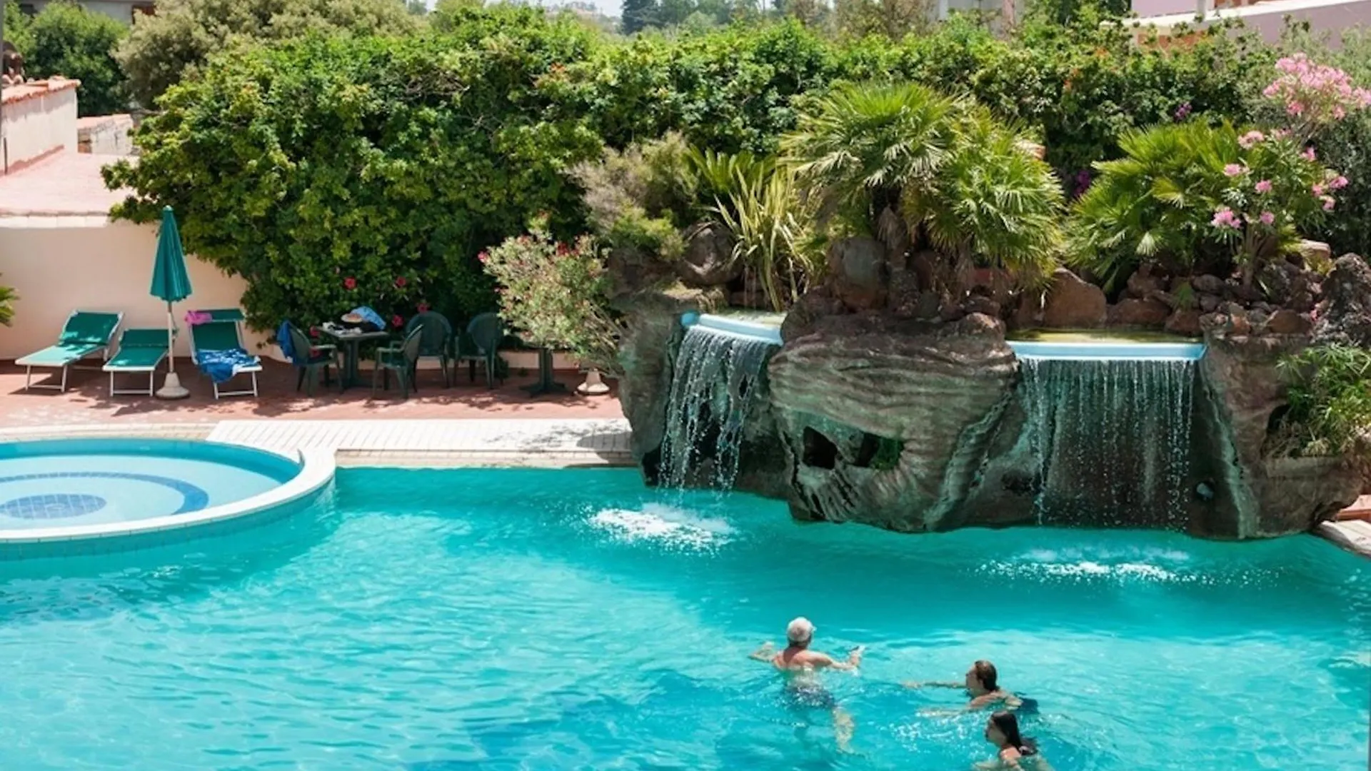 Aparthotel Apartments With Air Conditioning In Orosei